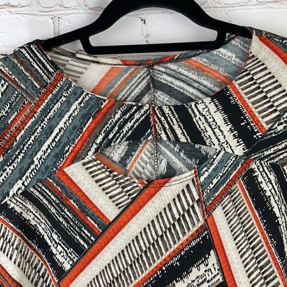 Keyhole Detail Geometric Pattern Swing Dress - Picture 8 of 10